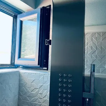 Apartament Theros