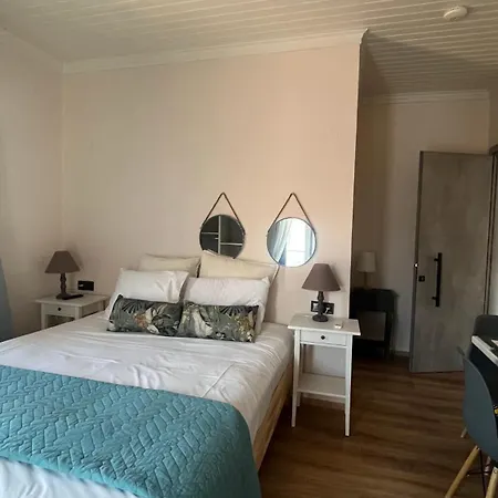 Theros Apartament